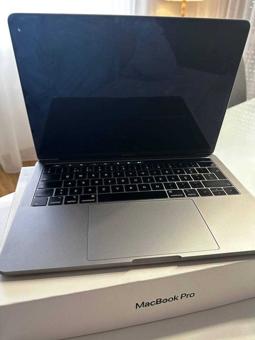 MacBook Pro 13” (2019) 8GB - funciona bem mas ecrã com cores alteradas