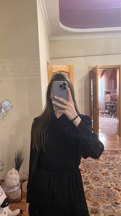 чорна жіноча сукня осіння