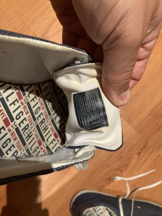 Ténis Tomy Hilfiger outro Converse