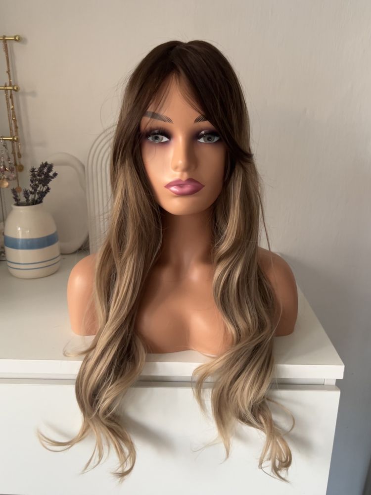 Peruka brąz falowana gęsta z grzywką 70 cm