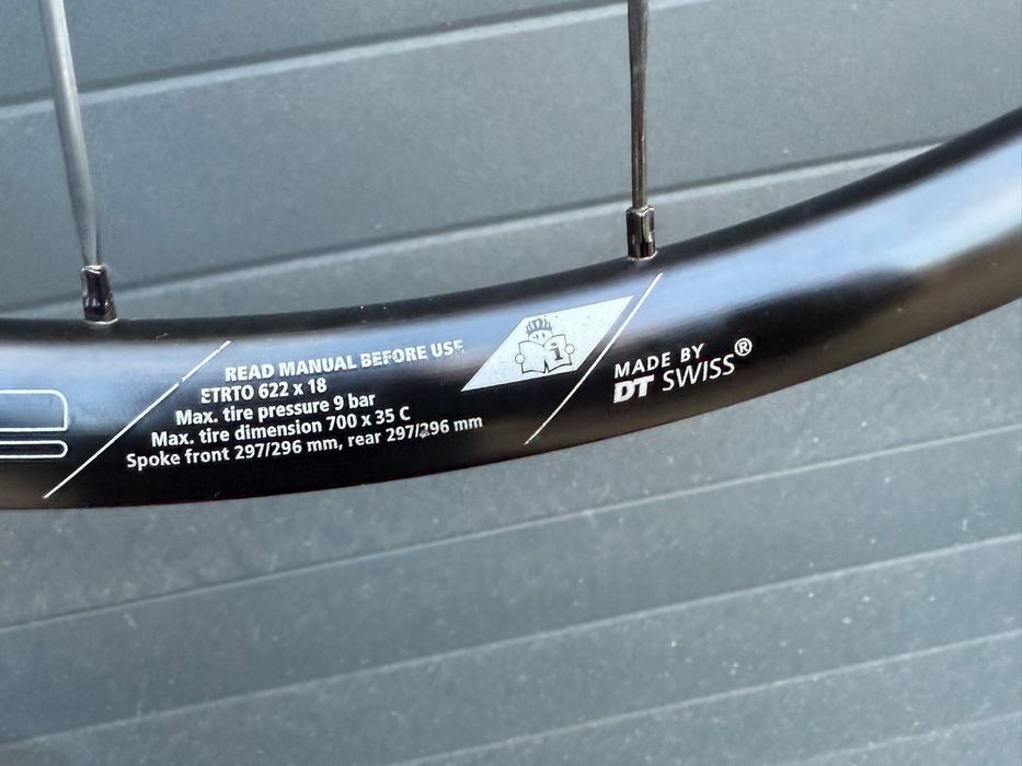 Koła DT Swiss Spline 700c 28” Centerlock Sztywne Osie Shimano Komplet