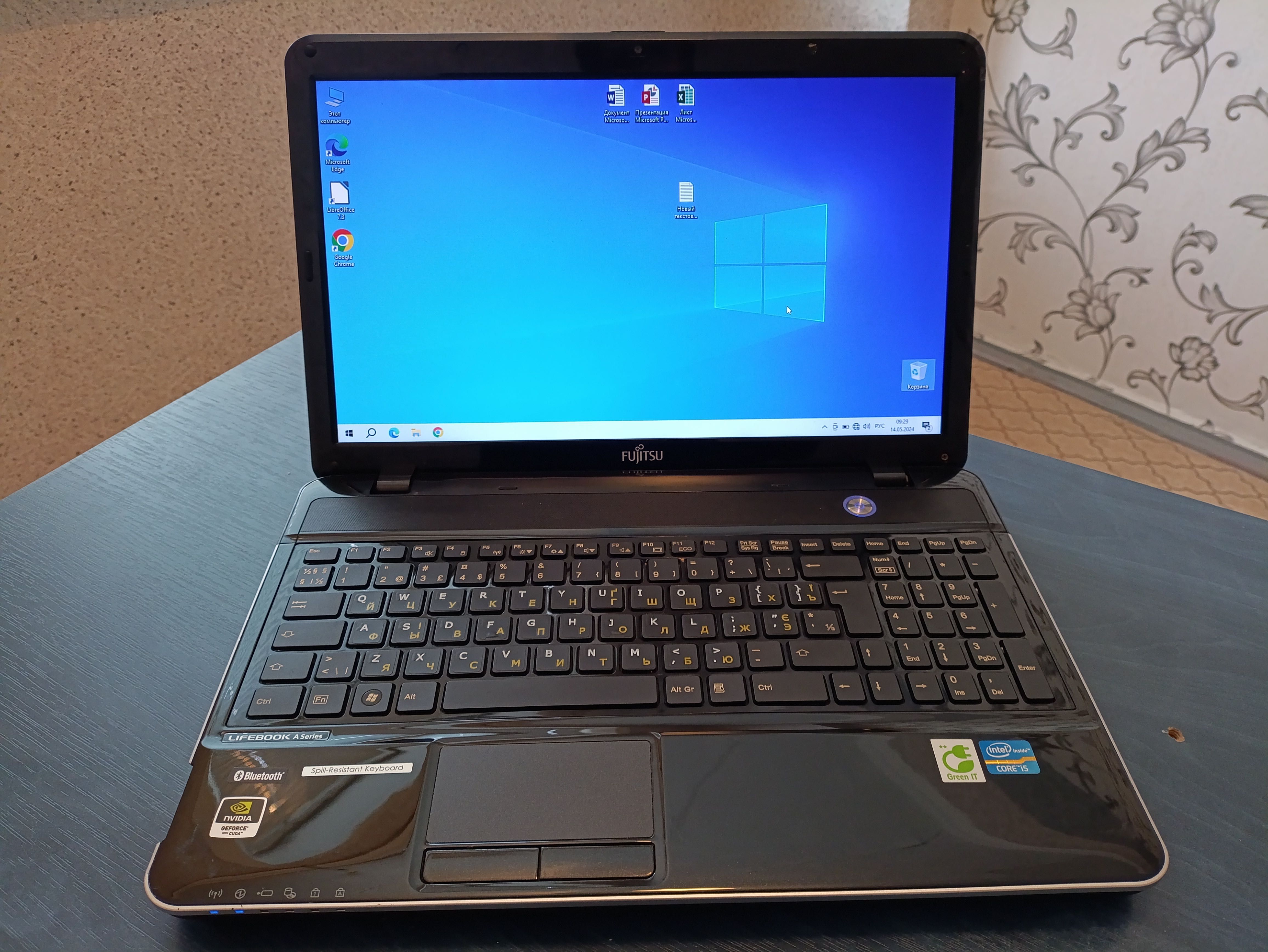 Fujitsu Lifebook AH531 / 15.6" / DDR3 8GB / 750GB (SSD + HDD) / Win 10