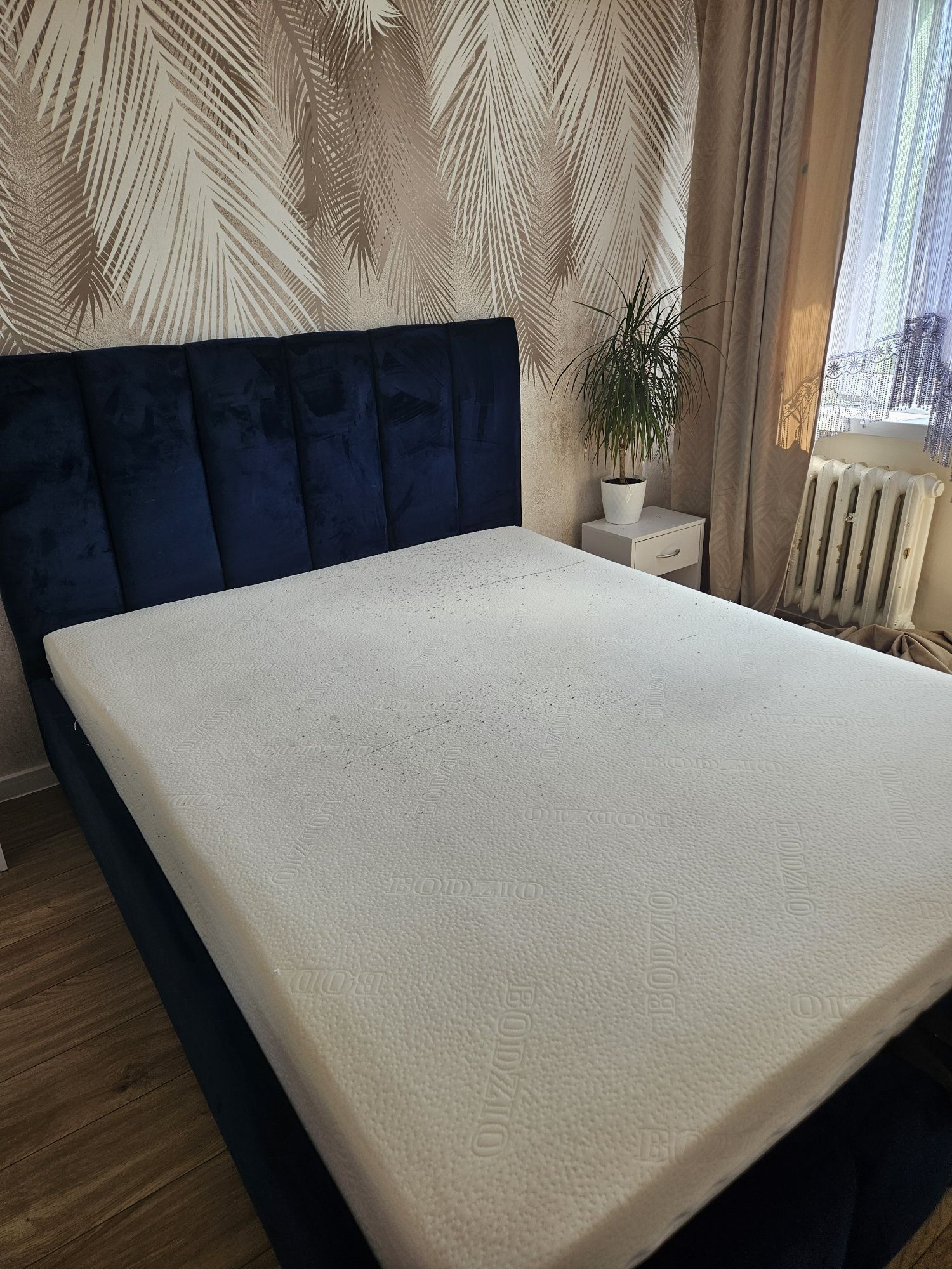 Łóżko tapicerowane 160x200 z materacem