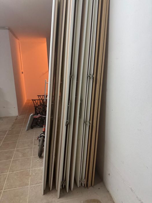 Portas de armario empotrado e demais acessorios.