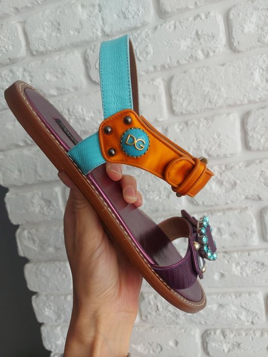 Сандалі DOLCE &GABBANA  40 р(25см),босоніжки 
Нові
Повністю шкіряні .(