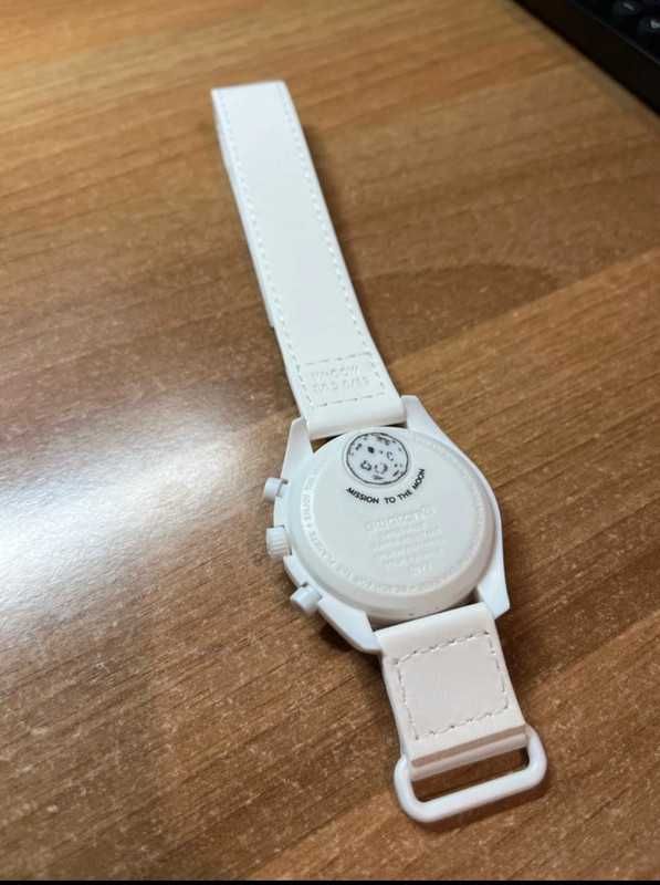 Omega x Swatch Snoopy Biały：Beagle na Phase Księżyca - SO33W700
