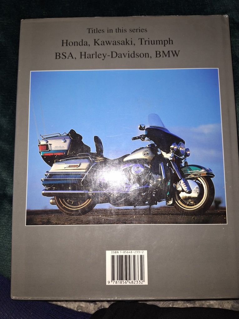The Illustrated History of Harley-Davidson Motorcycles [BRP5]