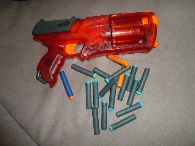 Швидкострільний бластер Nerf с патронами (20 шт)  в идеале