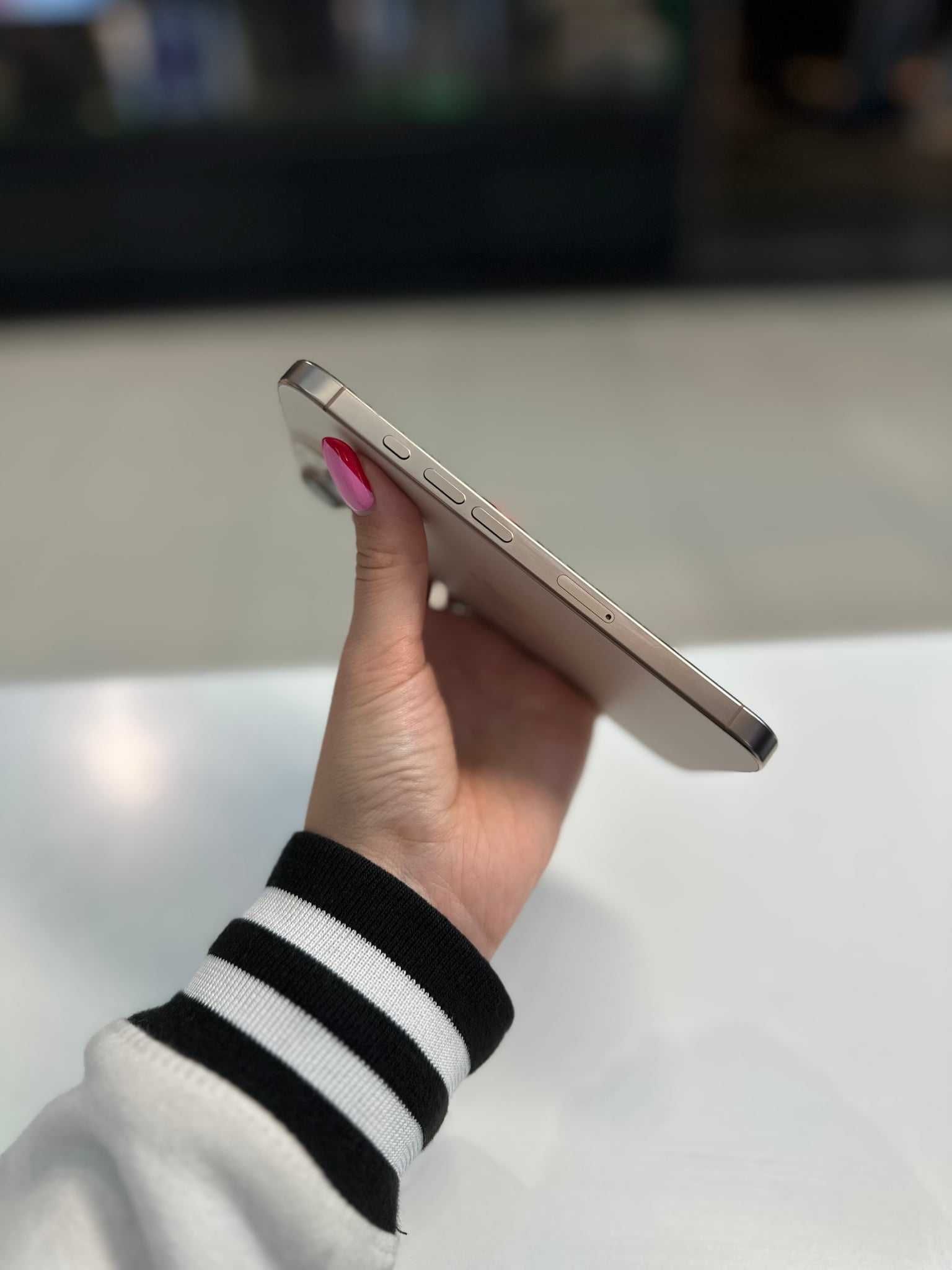 OBNIŻKA CEN/iPhone 16 Pro 256 GB Desert Titanium/Promenada