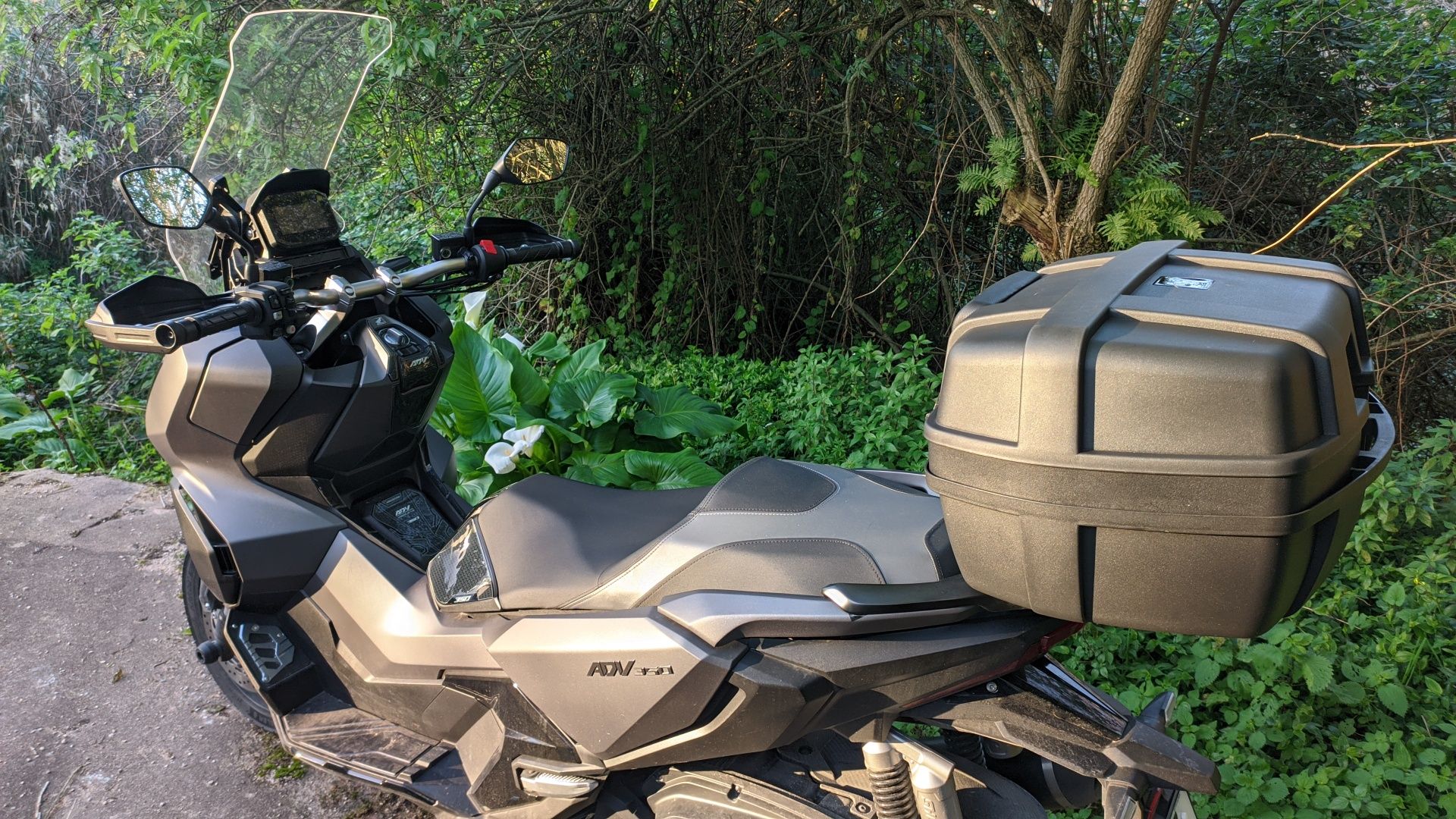 Honda ADV 350 de 03/2023, com muitos extras, em excelente estado