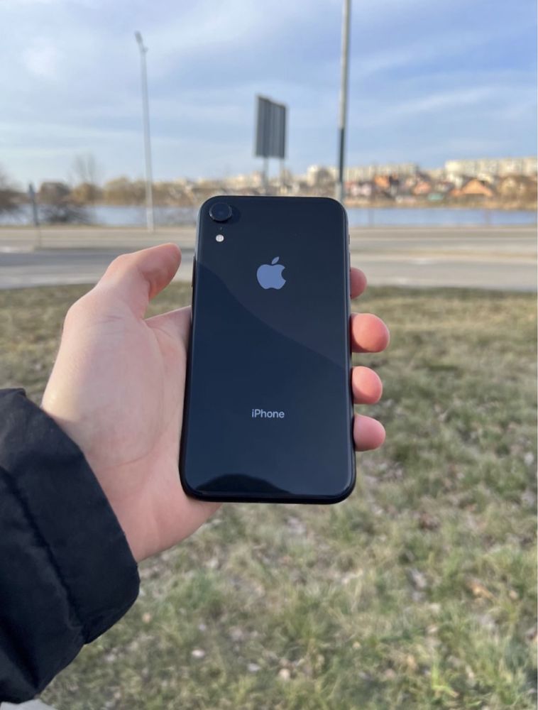 iPhone XR 64 gb r-sim