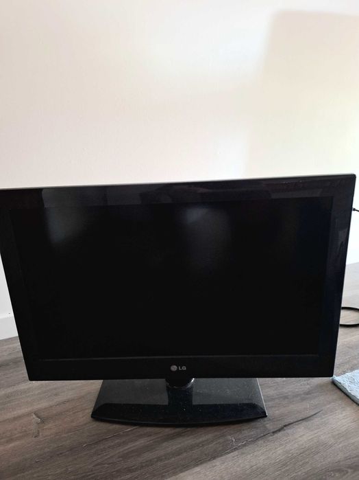 TV LG 26LE3300 com cabo e comando - para peças ou arranjo