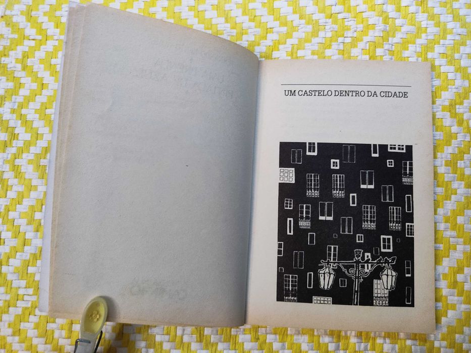 UMA PRENDA PINTADA DE AZUL – 
Fernando Bento Gomes