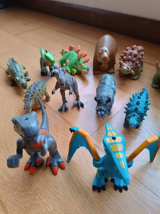Conjunto de 30 dinossauros várias espécies, tamanhos, incluindo legos