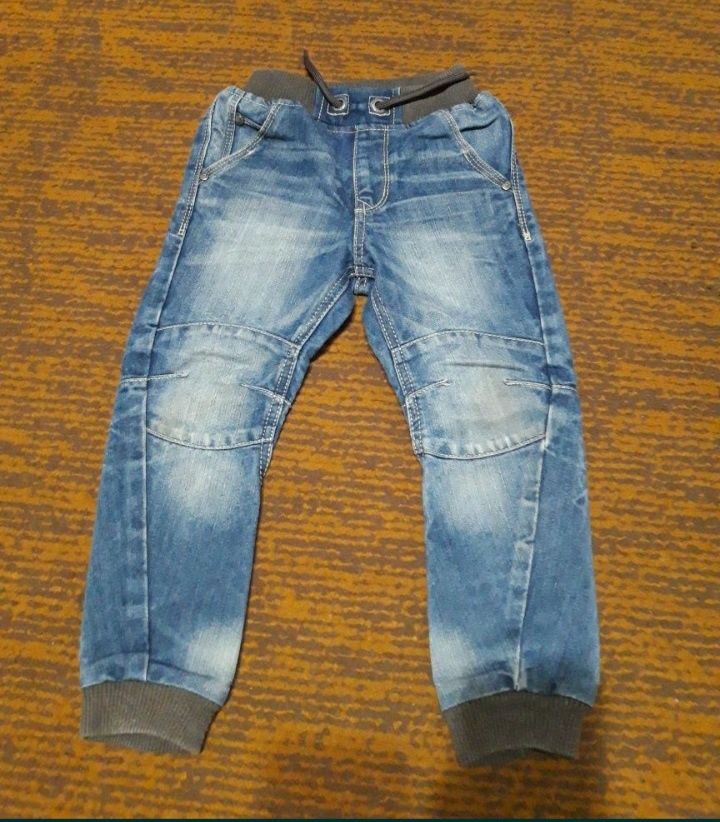 Фірмові джинси George