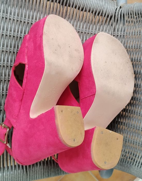 Sandálias vermelhas