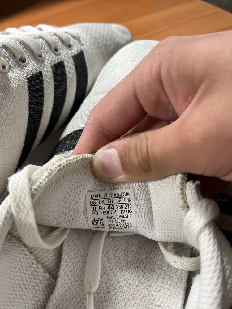 Кросівки  adidas la trainer