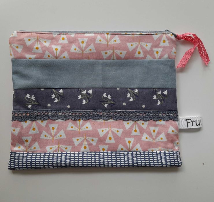 Kosmetyczka saszetka make-up bag