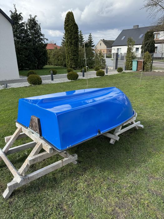 Mała łódka lodz łódź lodki łódki wioslowa wiosłowa wedkarska wędkarska