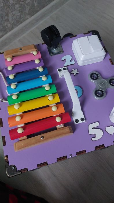 Бізікуб для малят