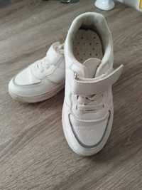 Белые кроссовки на 27 размер