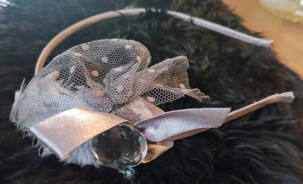 Opaska ze świecącą ozdobą