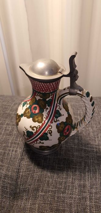 Stare kufle i dzbanki z cynowym deklem