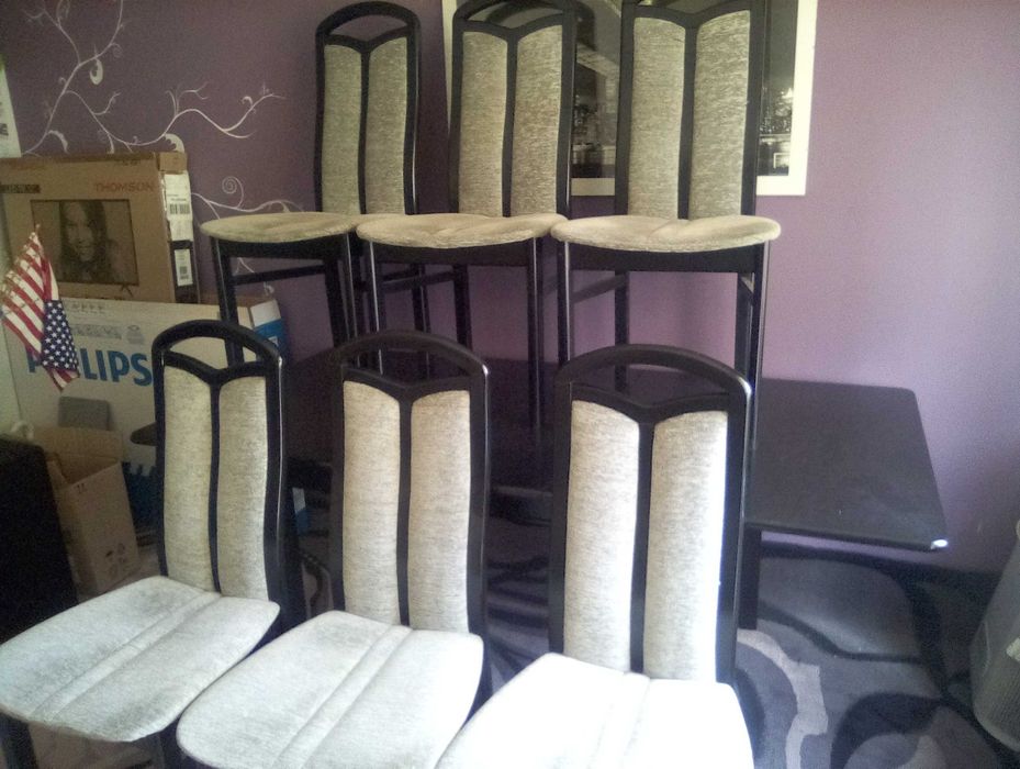 Stół i sześć krzeseł