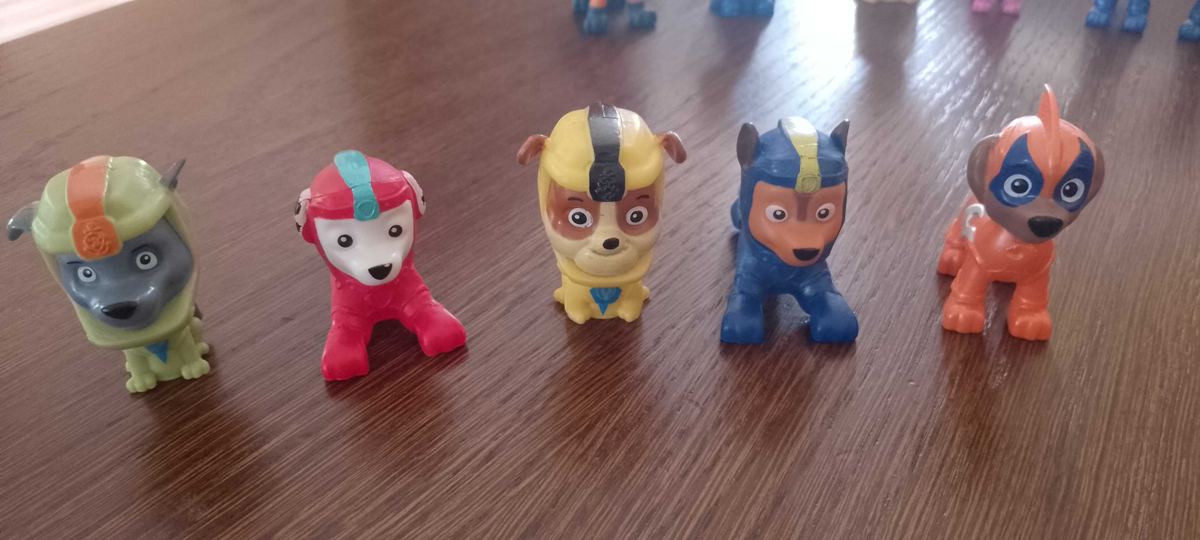 Psi patrol figurki, breloki, zawieszki, bransoletka 31 szt