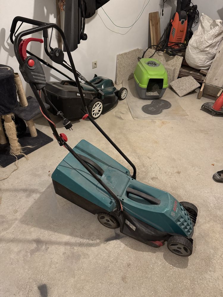 Máquina de cortar relva Bosch usada