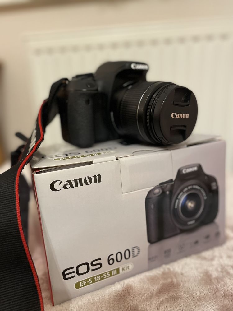 Canon Eos 600D z obiektywem 18-55 + pokrowiec
