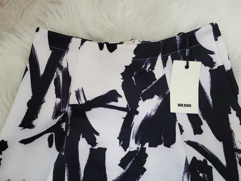 Biało-czarna rozkloszowana krótka / mini spódnica, BikBok, XS 34, nowa