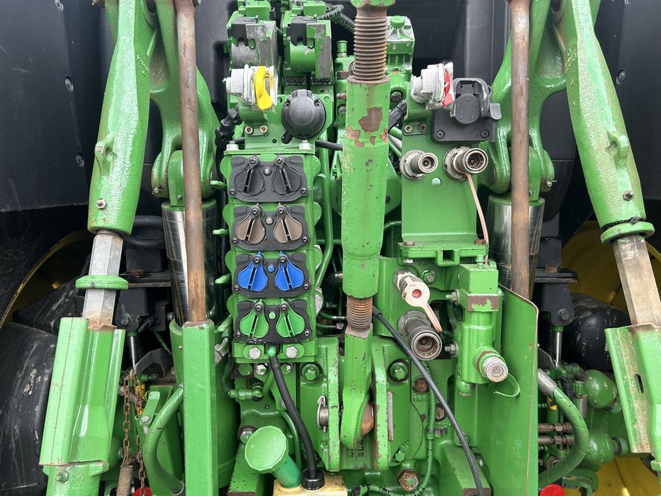 Трактор John Deere 6155R