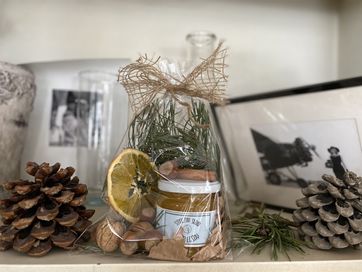 Zestaw świąteczny prezentowy miód orzechy cynamon u rolnika sama natur