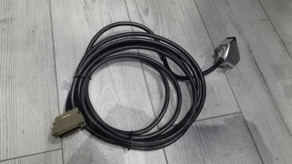 Kabel serial CISCO V35 DTE.