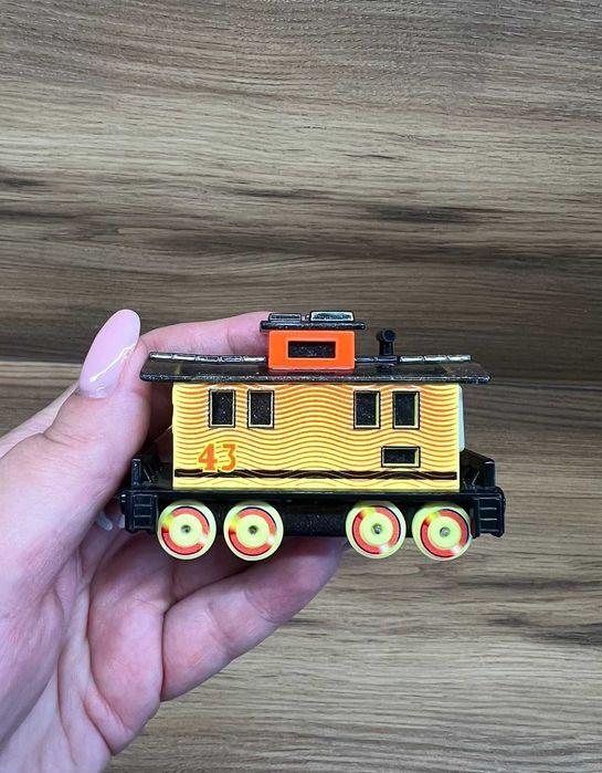 Томас і друзі паровозики (зміна кольору)  Mattel стан нових!