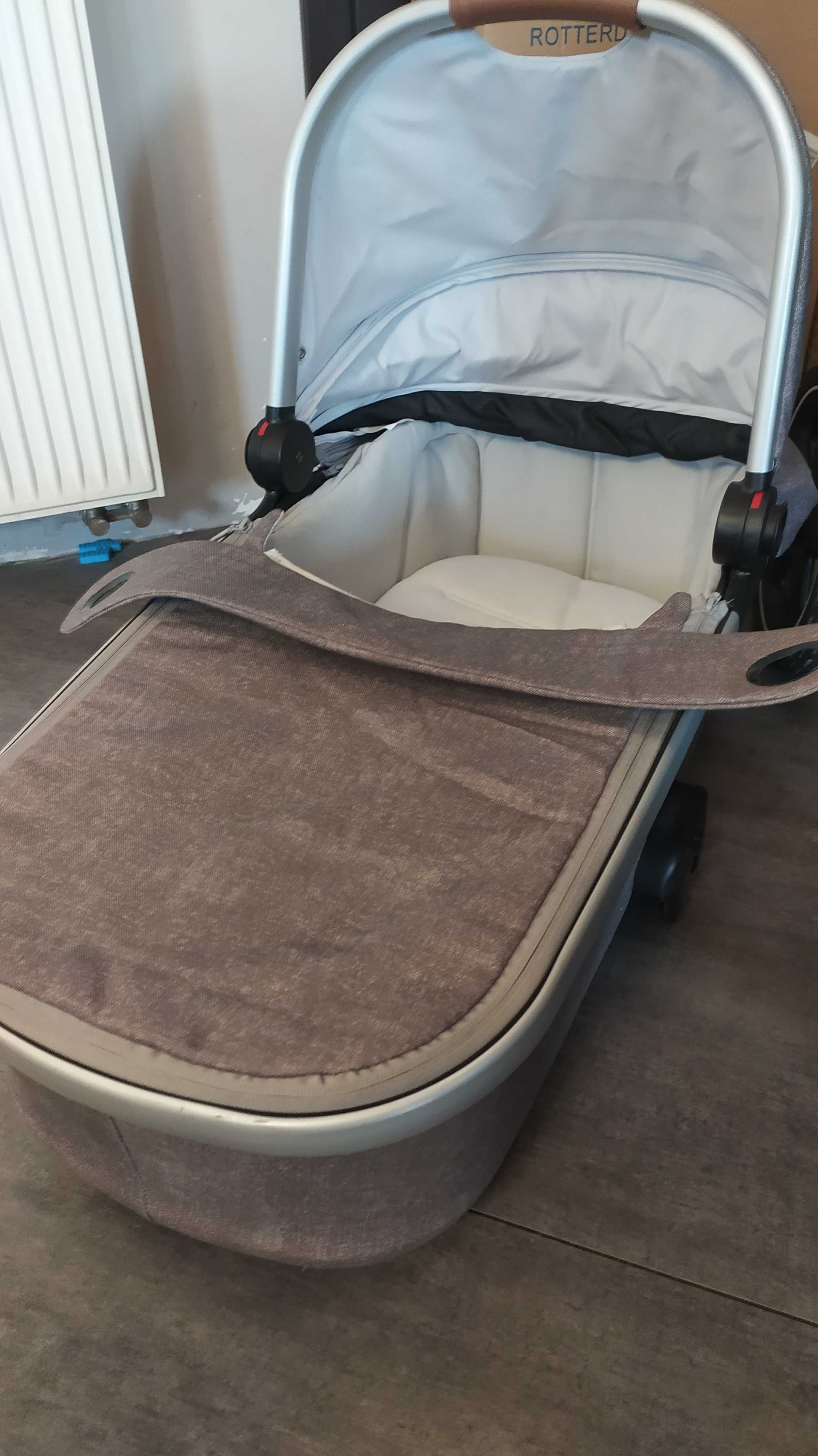 Maxi Cosi Nova 4 2w1 spacerówka i gondola Oria kolor Nomad Grey