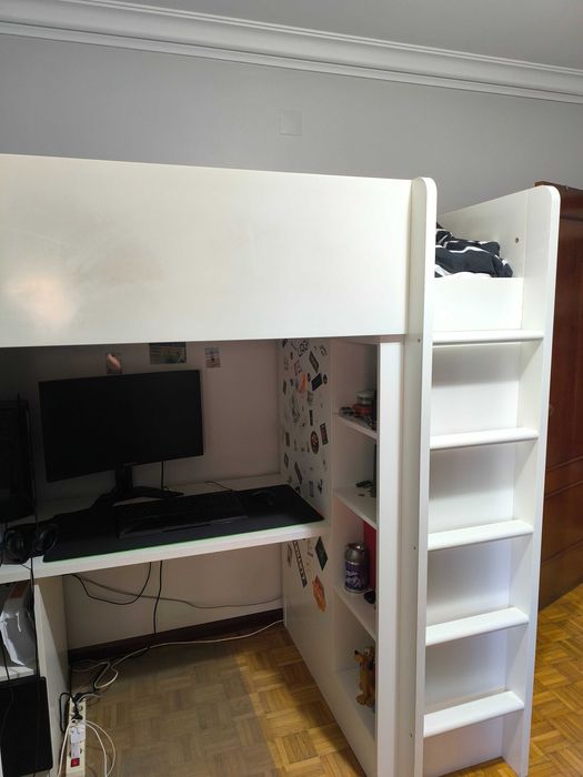 Cama + secretária Ikeia