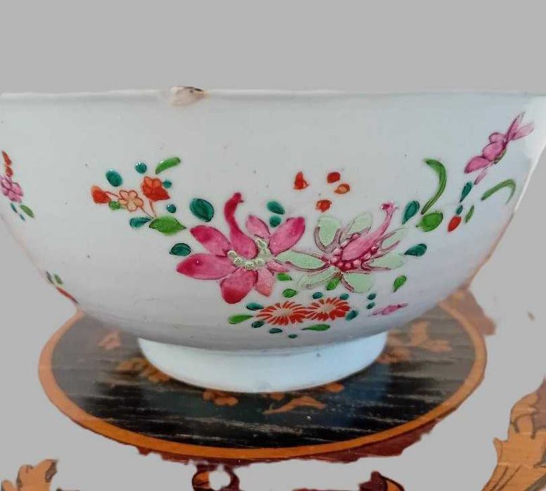 Taça de Porcelana Chinesa Família Rosa Período Qianlong 1750