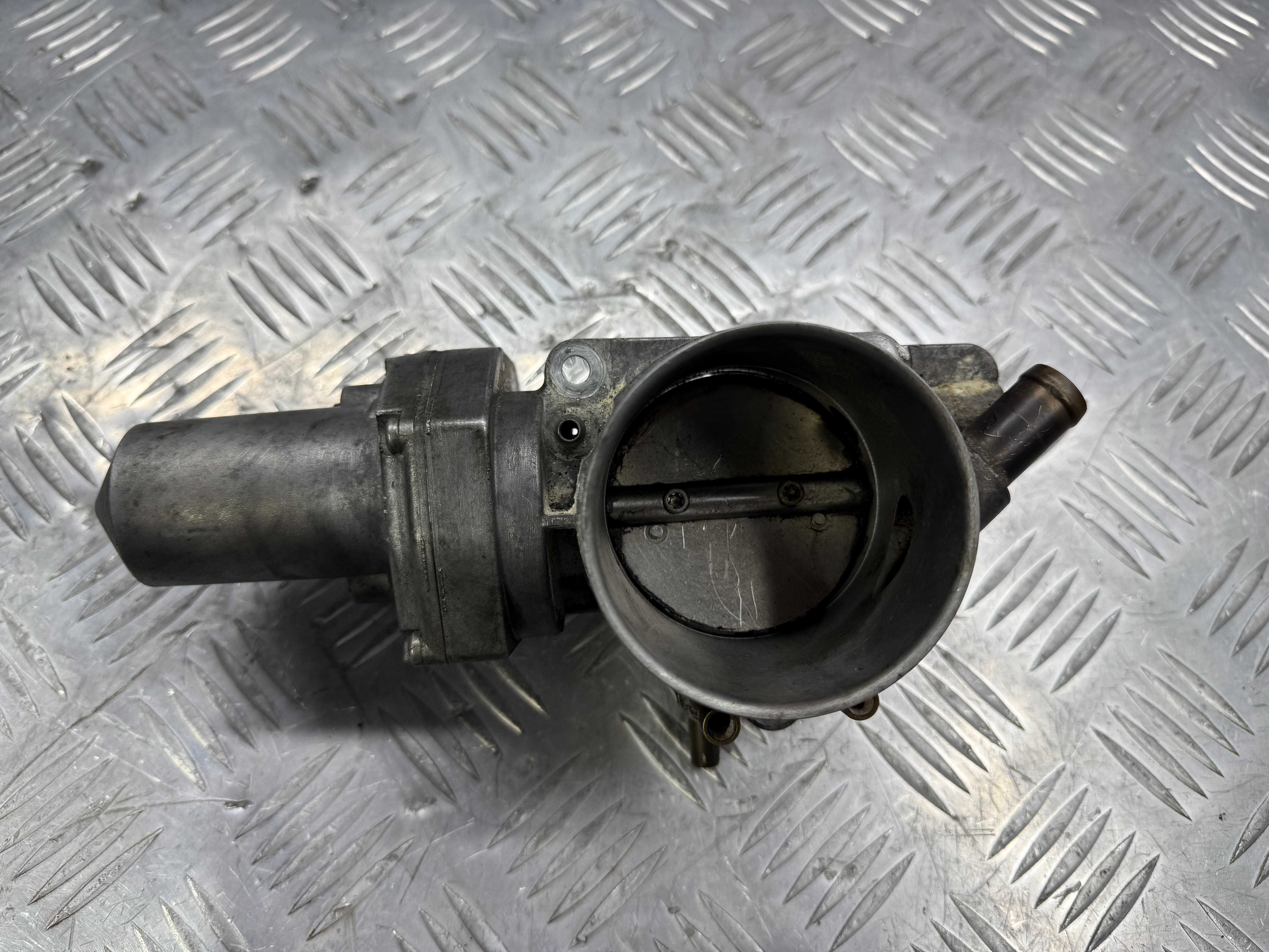 Дроссельная заслонка Дросель opel vectra omega B  C v6 y26se  90570604