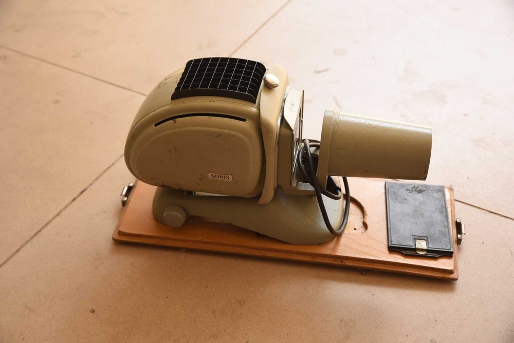 Projetor antigo vintage marca Noris Trumpf