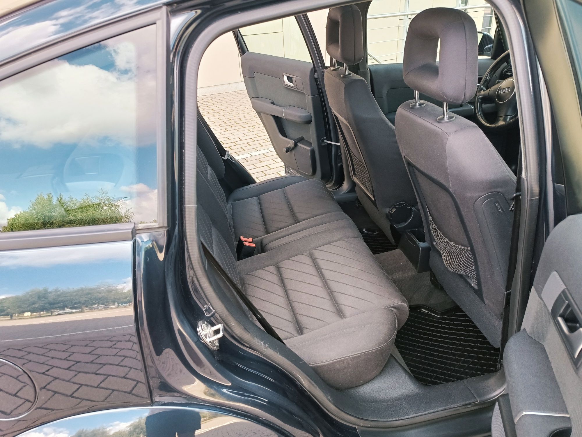 Audi a2 1.4 mpi sprawna klima aluminiowa dach panoramiczny ładna !!