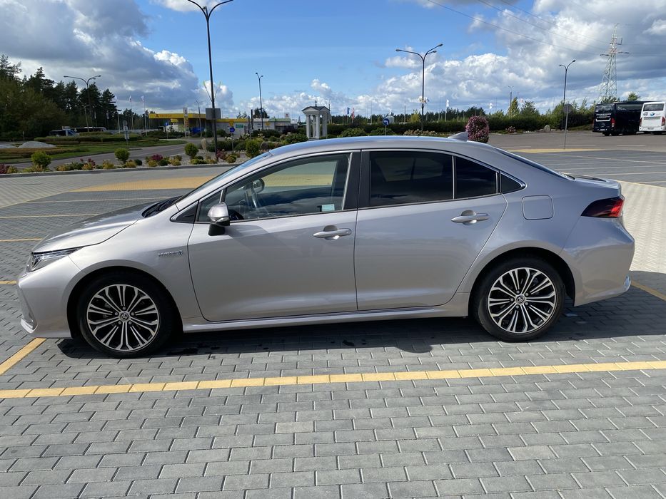 TOYOTA Corolla Hybrid pakiet Style + Tech 2020r.- FV 23%
