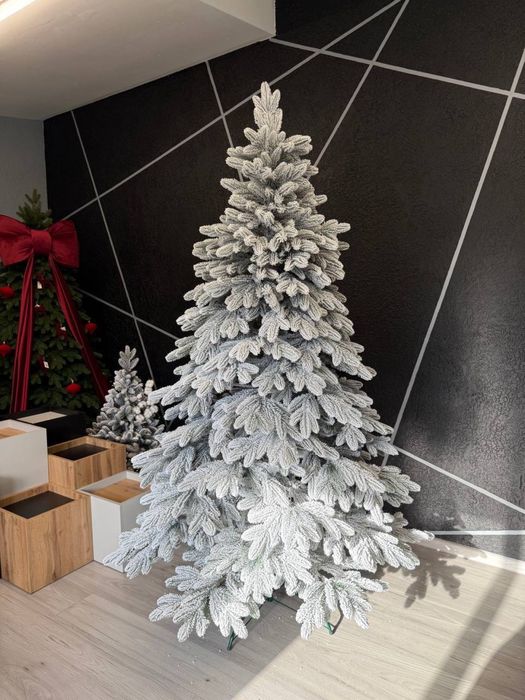 Ялинка засніжена Версаль