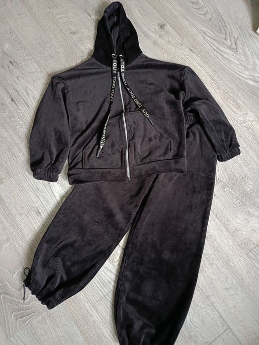 Спортивний костюм для дівчинки