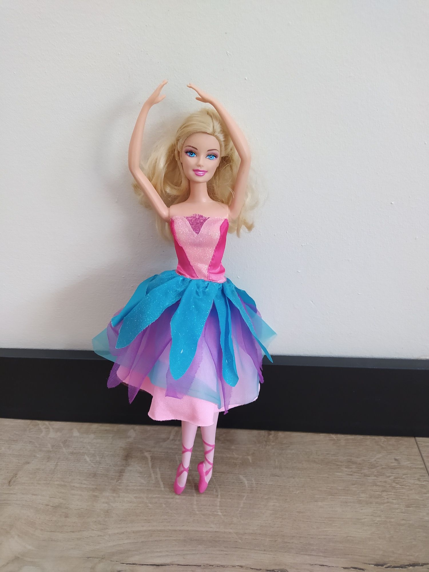 Lalka Barbie i magiczne baletki