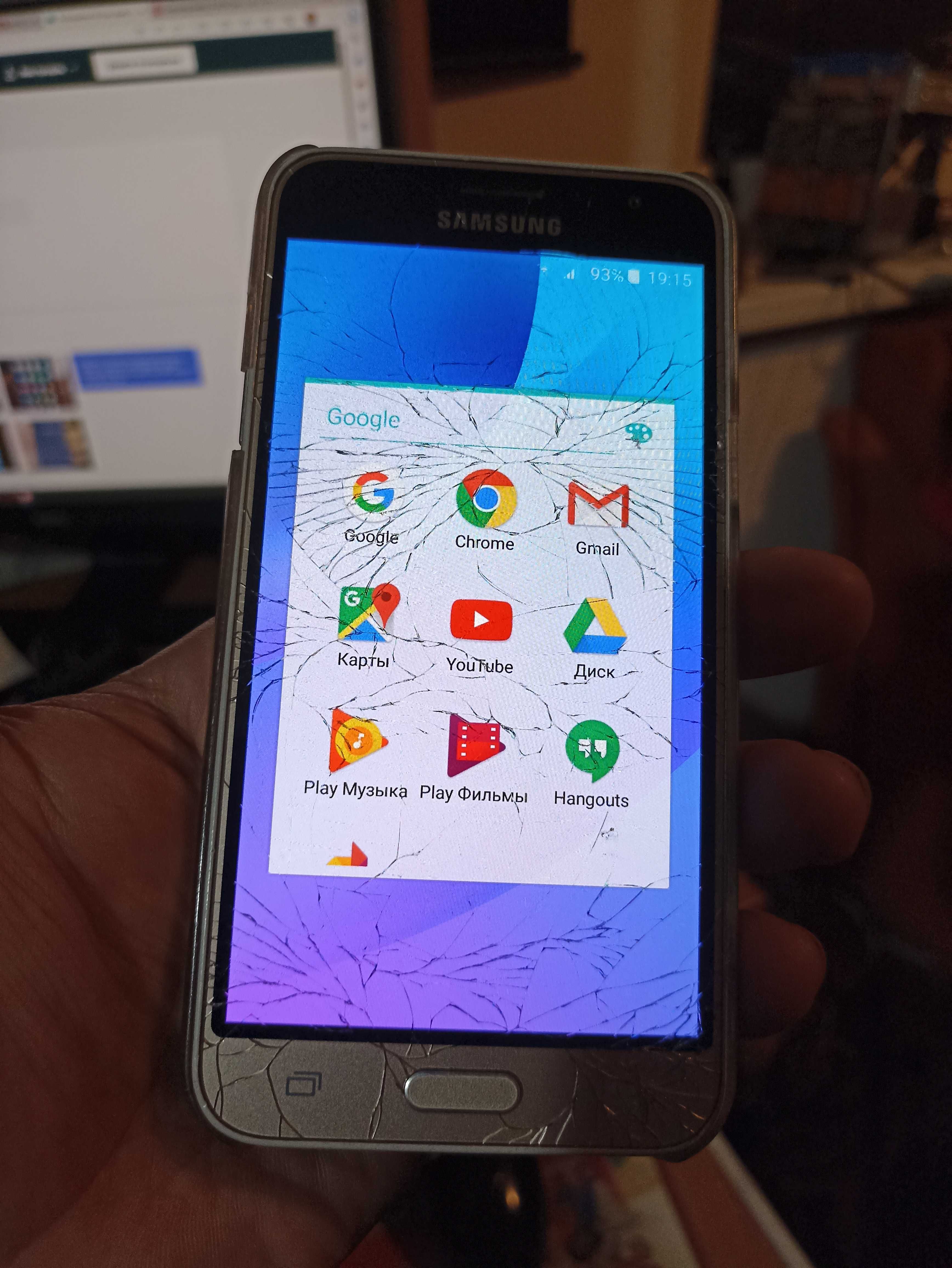 Мобільний телефон Samsung Galaxy J3 J320а на 2 сімки.батарея хороша!