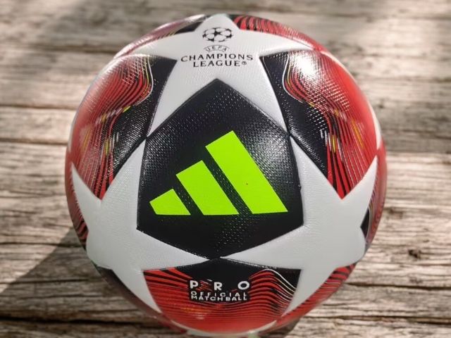 Футбольний м’яч Adidas league champions 2025 розмір 5 термошов