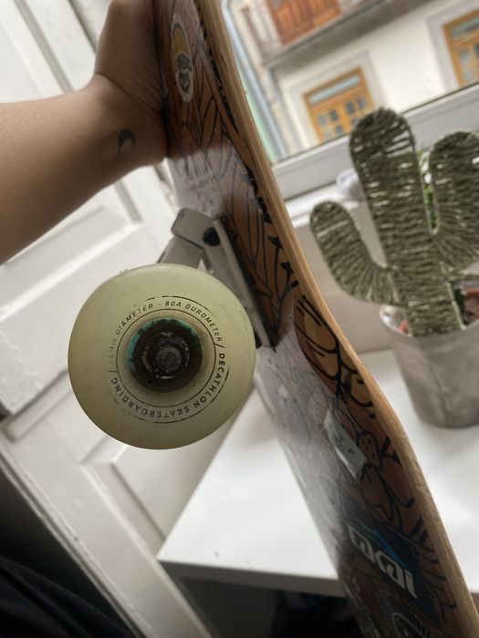 Skate longboard muito bom