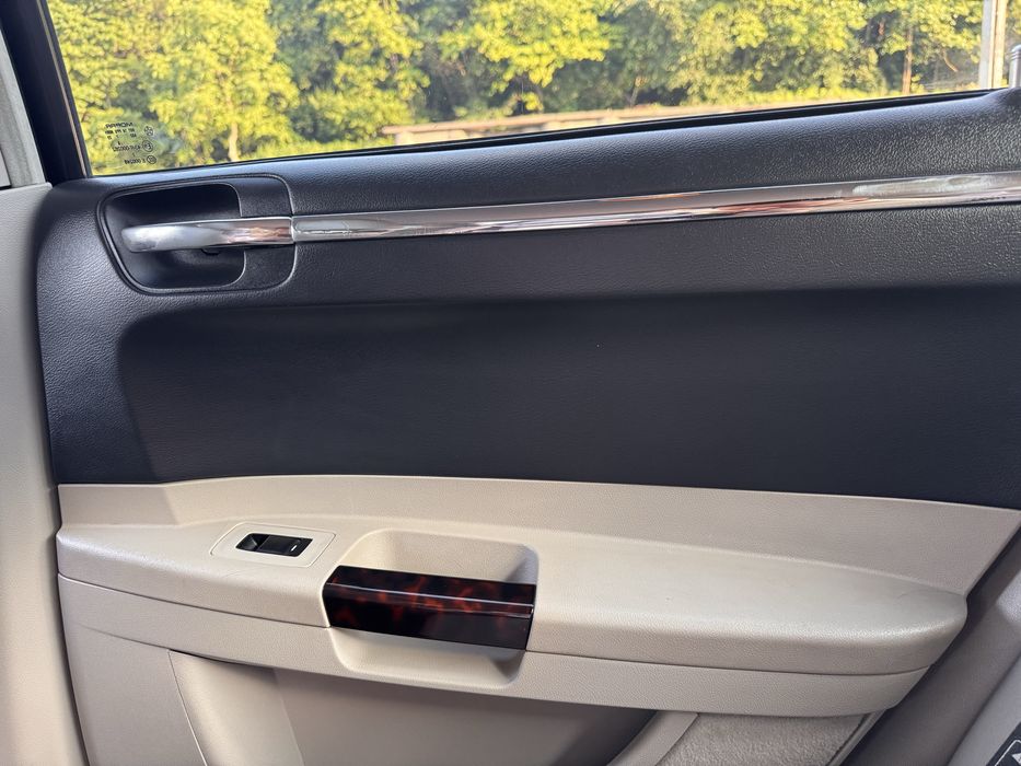 Chrysler 300с 2.7 в чудовому стані !